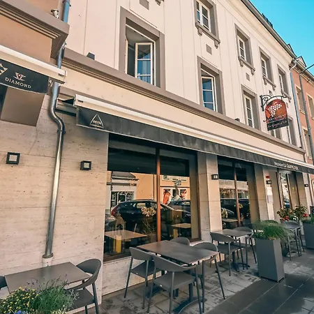 乐博斯蒂隆酒店