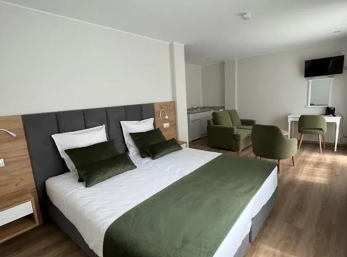 乐博斯蒂隆酒店