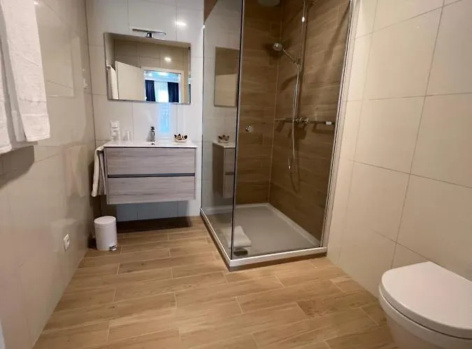 乐博斯蒂隆酒店